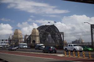 8 spurige Auffahrt zur 8 spurigen Habourbridge